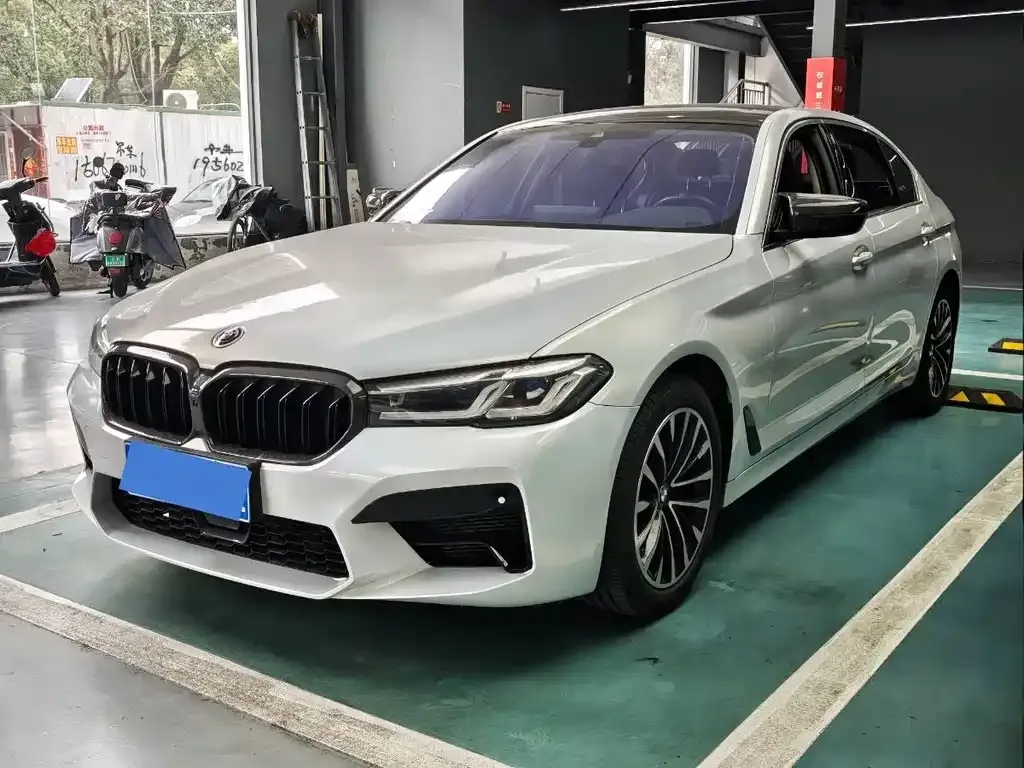 BMW 5 Series — фото 1