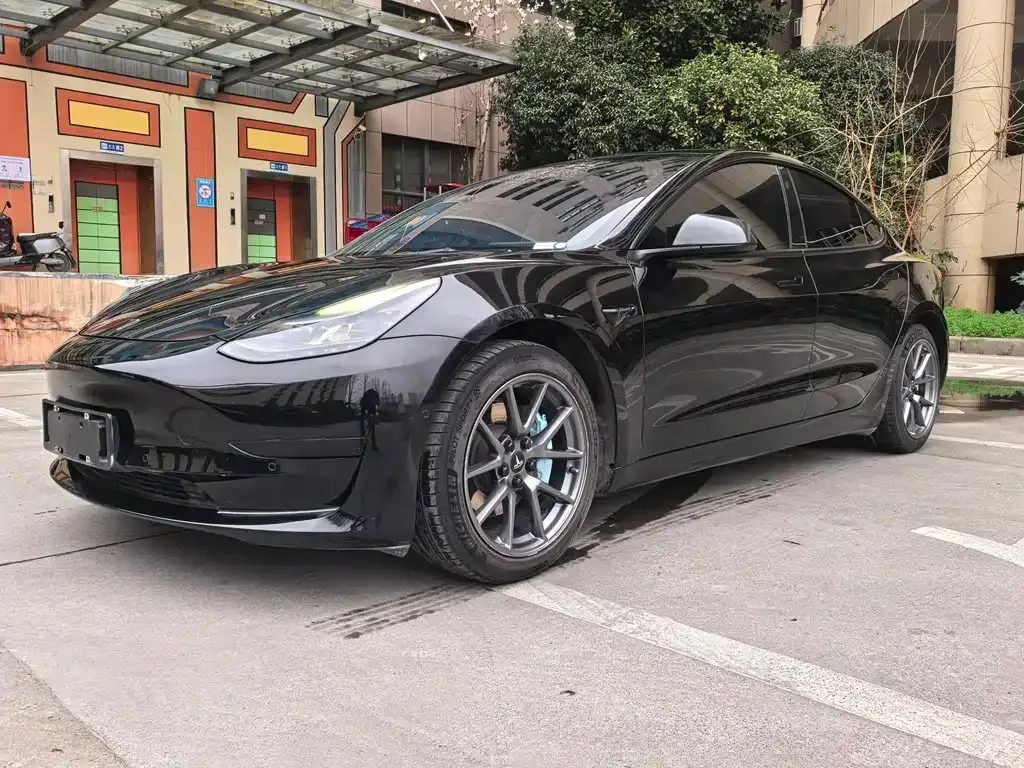 Tesla Model 3 — фото 10