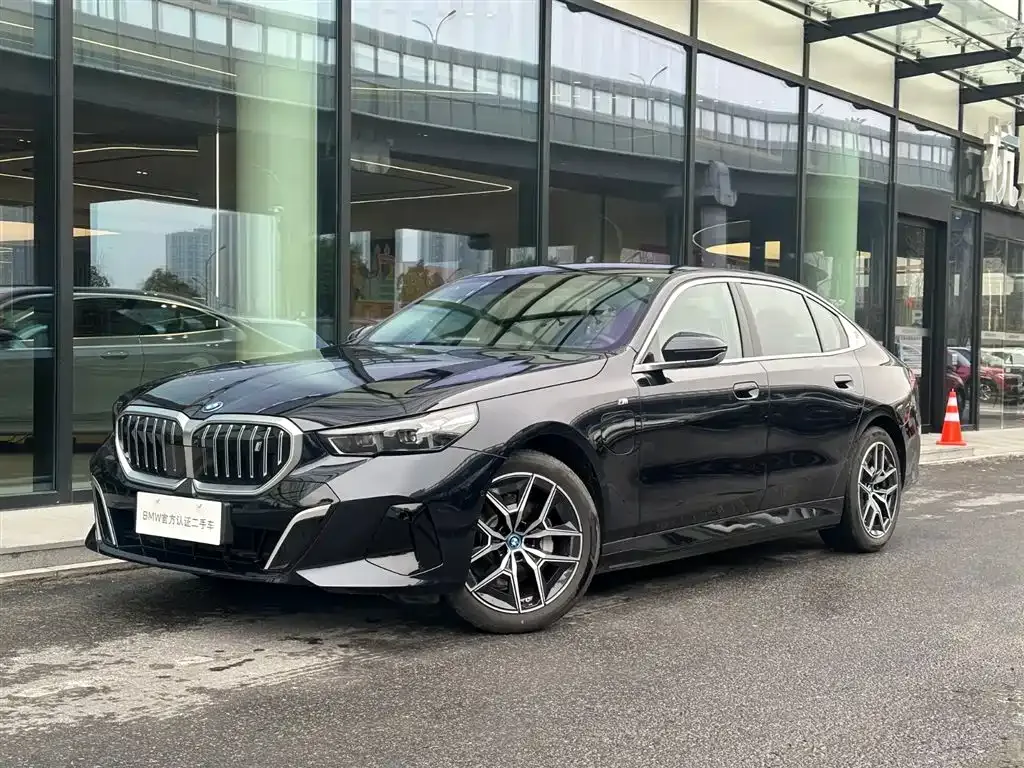 BMW i5 — фото 1
