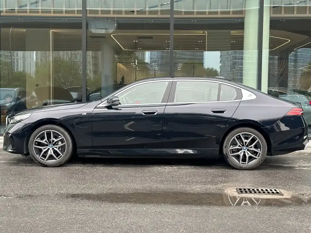 BMW i5 — фото 8