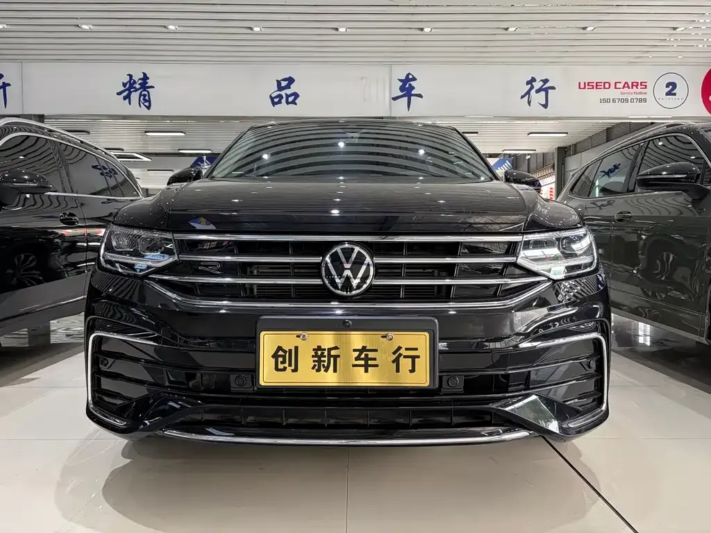 Volkswagen Tiguan L — фото 1