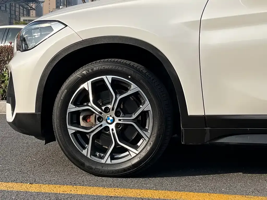 BMW X1 — фото 9