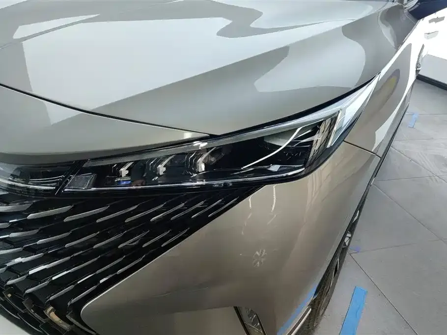 Roewe RX5 New Energy — фото 7