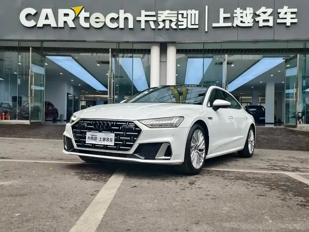 Audi A7L — фото 1