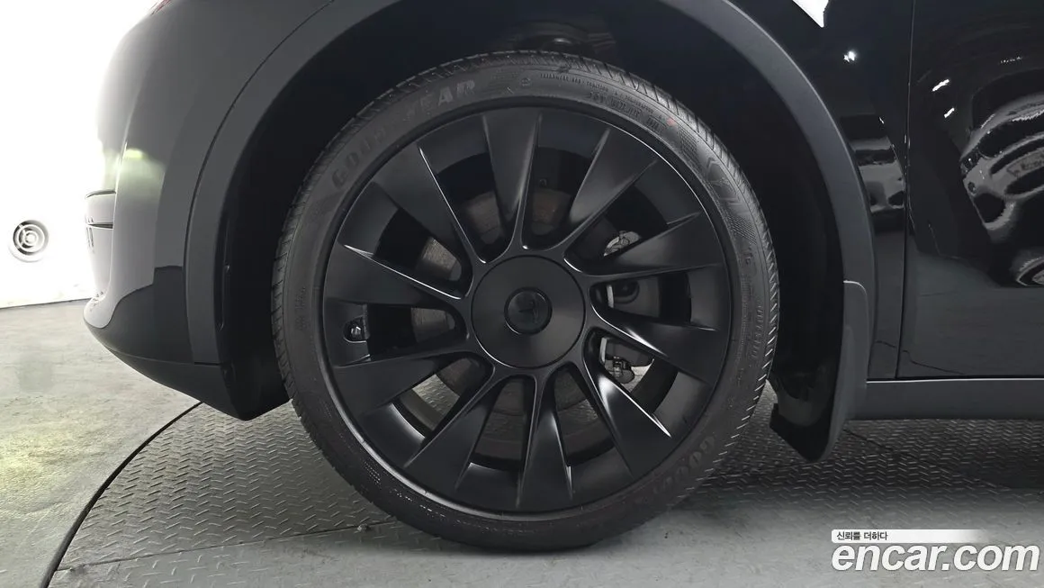 Tesla Model Y — фото 5