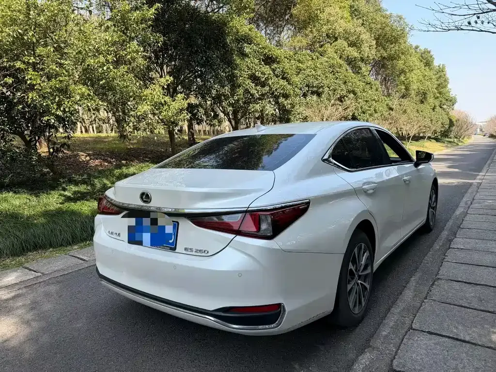 Lexus ES — фото 5