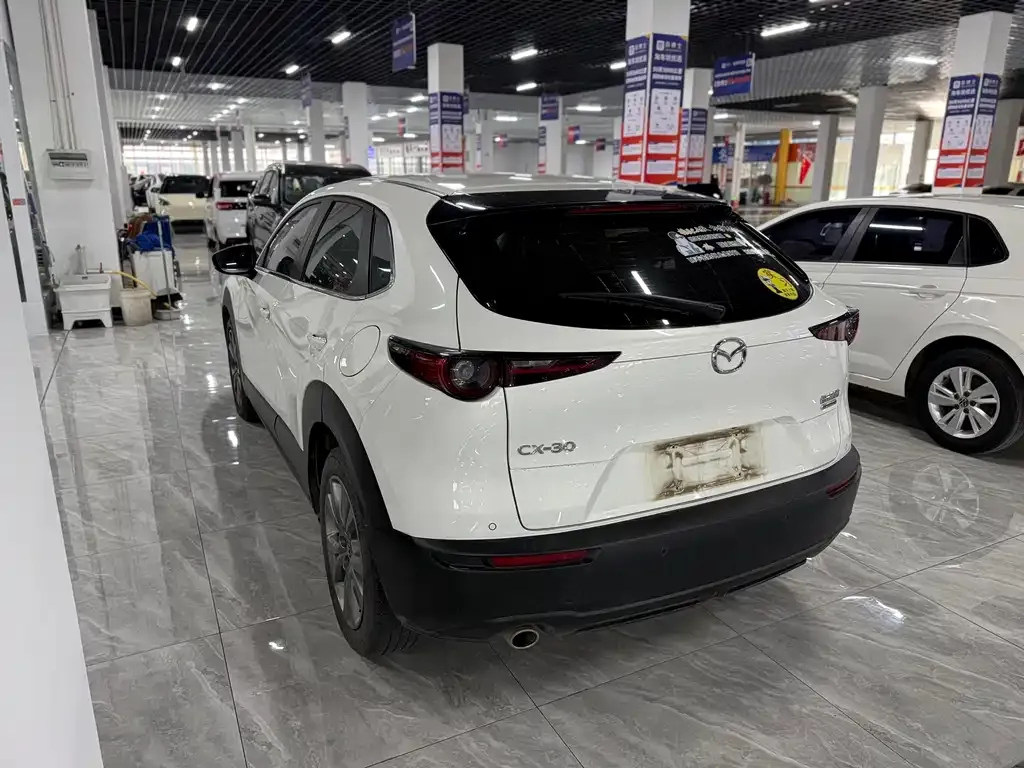 Mazda CX-30 — фото 10