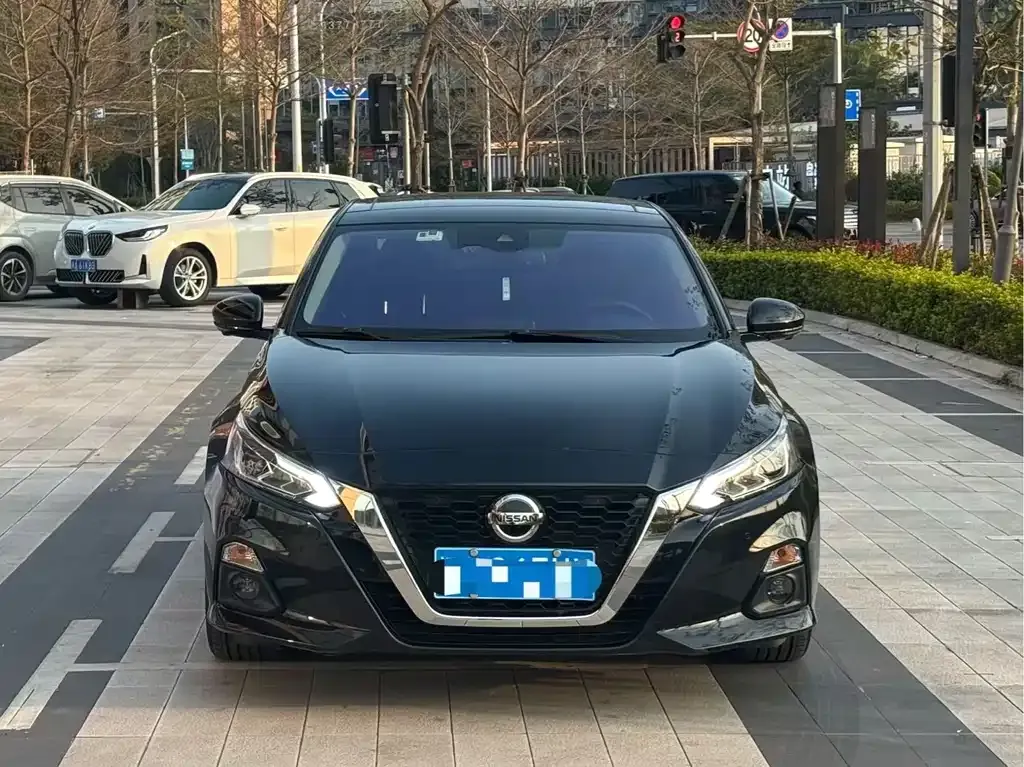 Nissan Teana — фото 1