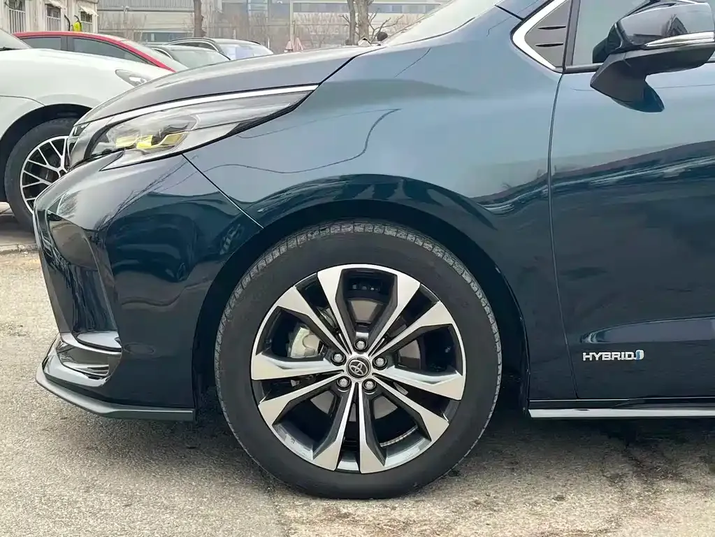 Toyota Granvia — фото 8