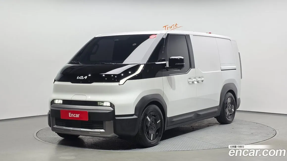 Kia PV5 — фото 1