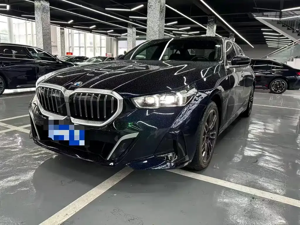 BMW 5 Series — фото 1