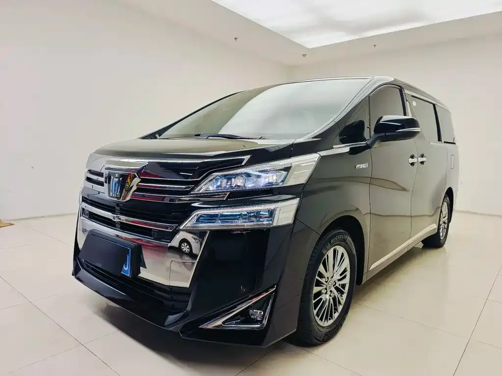 Toyota Vellfire — фото 1
