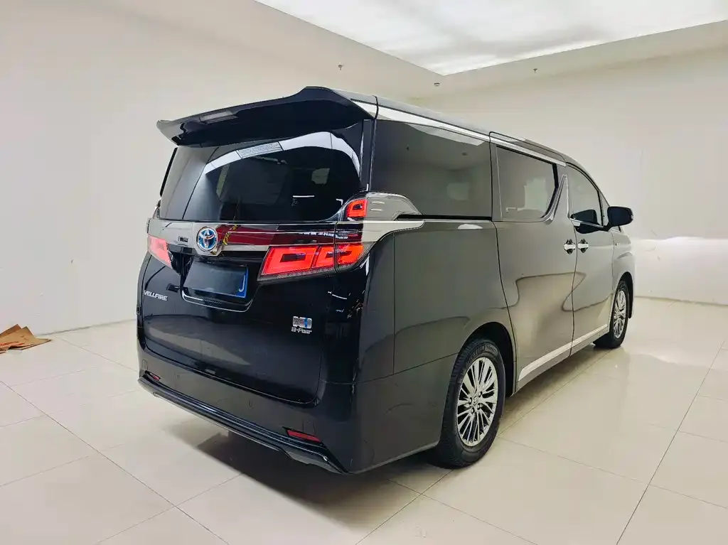 Toyota Vellfire — фото 2