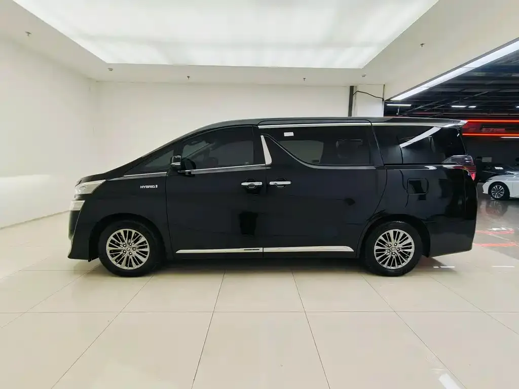 Toyota Vellfire — фото 9
