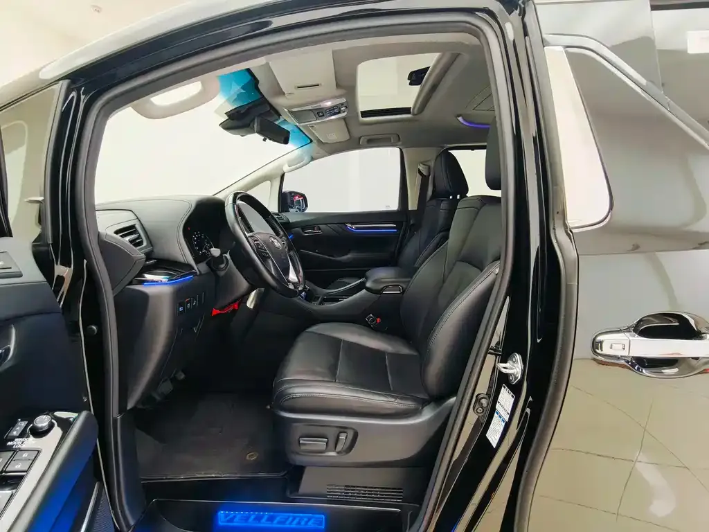Toyota Vellfire — фото 10