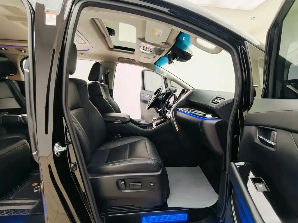 Toyota Vellfire — фото 7
