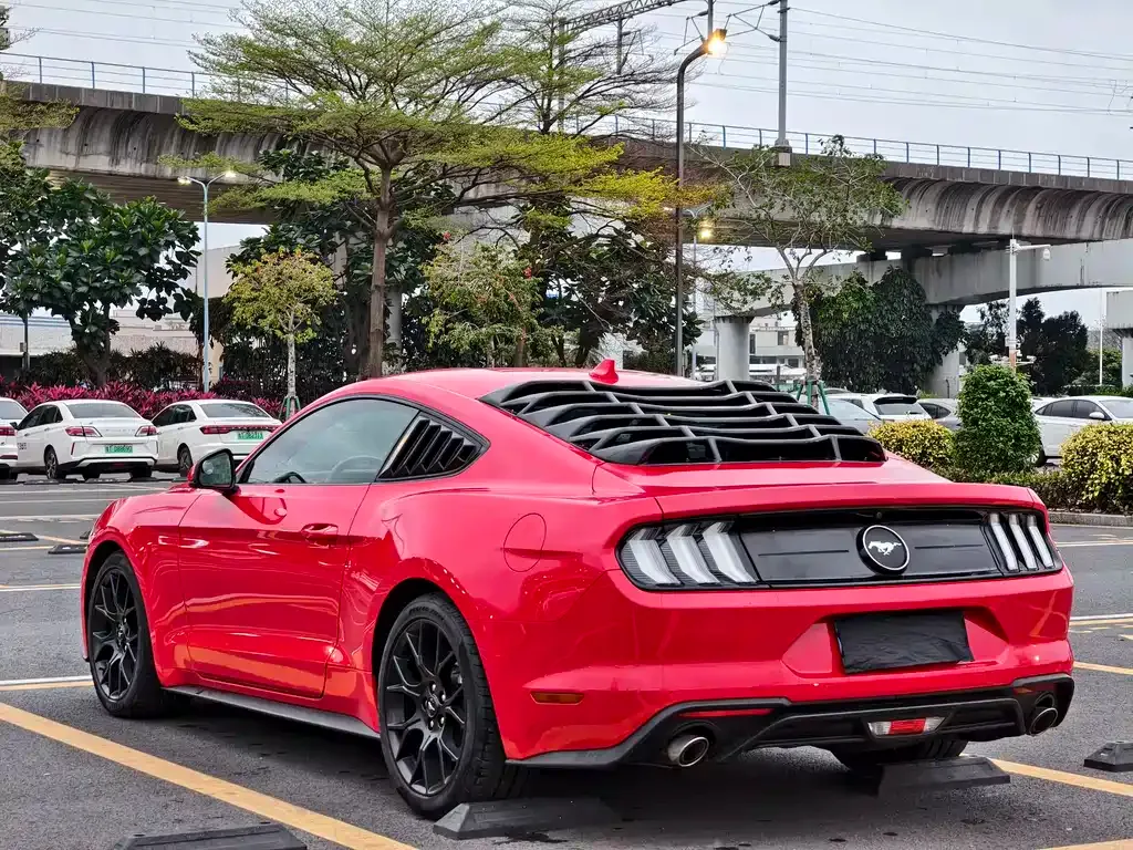 Ford Mustang — фото 10