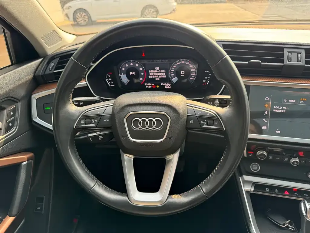 Audi Q3 — фото 2