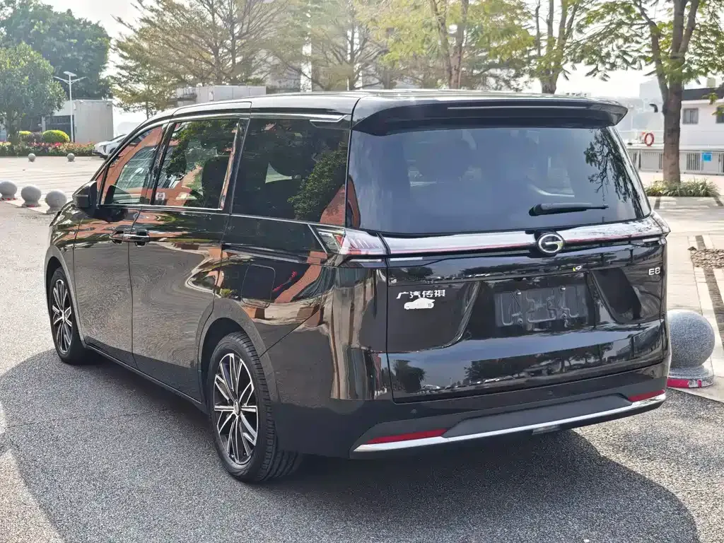 GAC Motor E8 Hybrid — фото 6