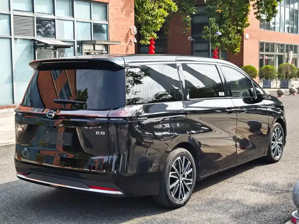 GAC Motor E8 Hybrid — фото 7