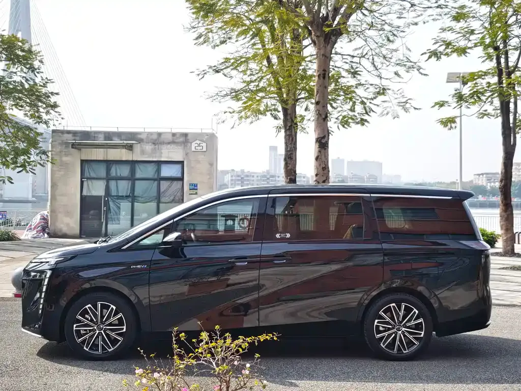 GAC Motor E8 Hybrid — фото 10