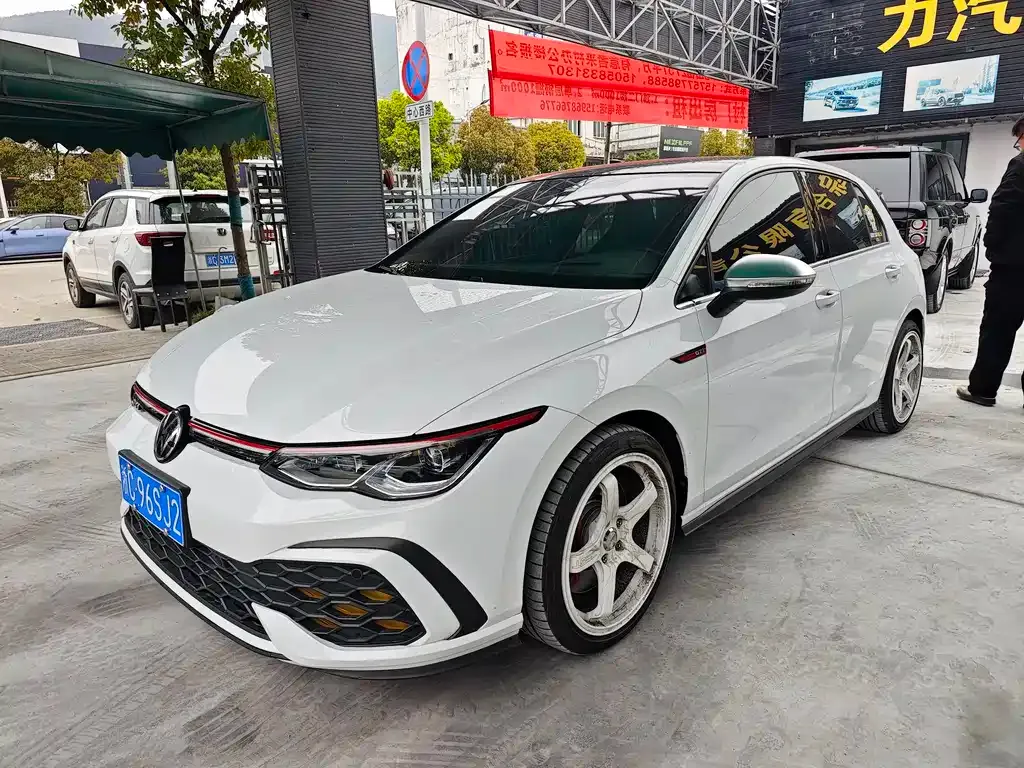 Volkswagen Golf GTI — фото 1