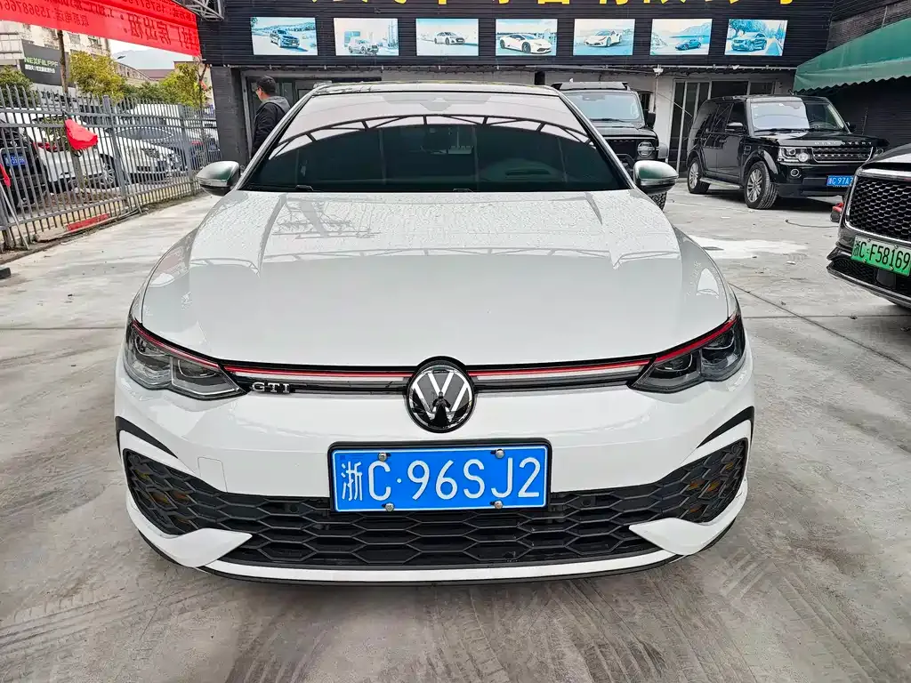 Volkswagen Golf GTI — фото 10