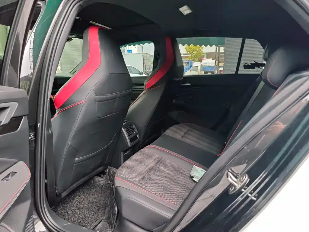 Volkswagen Golf GTI — фото 3