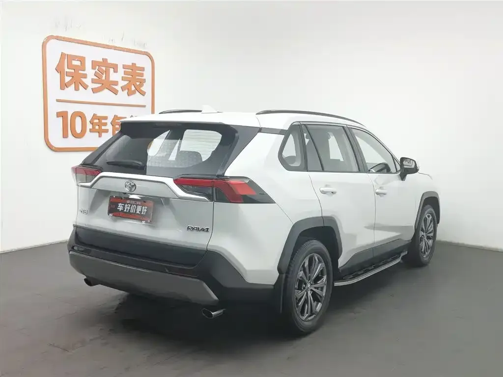Toyota RAV4 — фото 2