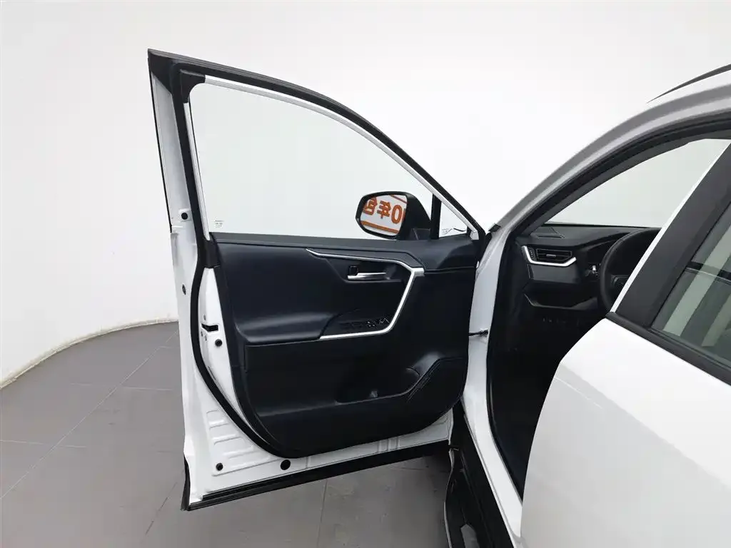 Toyota RAV4 — фото 5