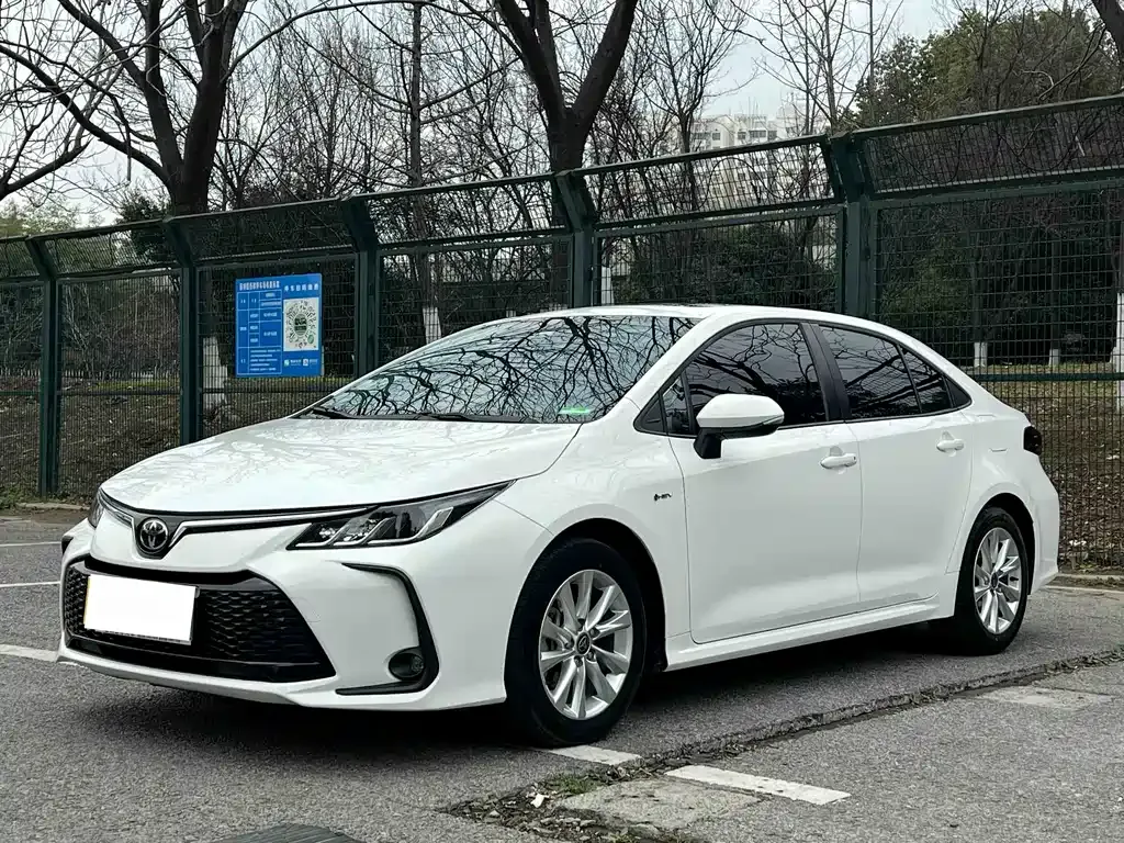 Toyota Corolla — фото 1