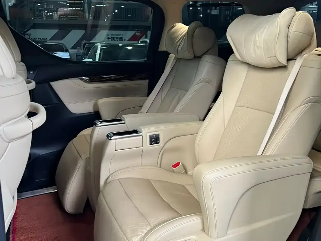 Toyota Alphard — фото 4