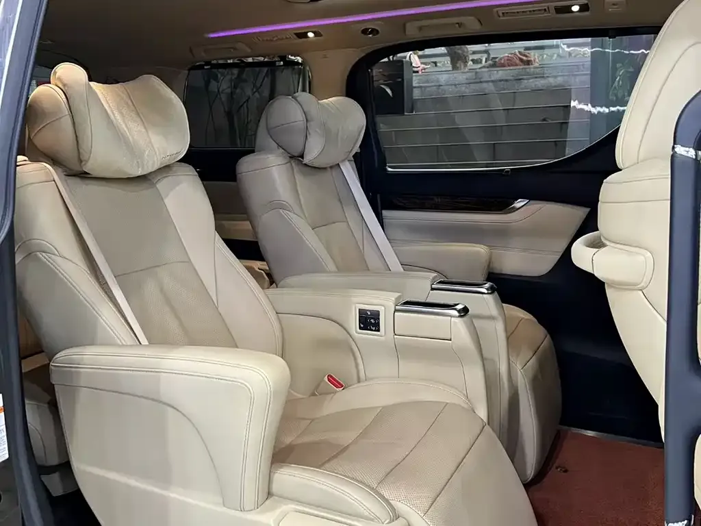 Toyota Alphard — фото 3