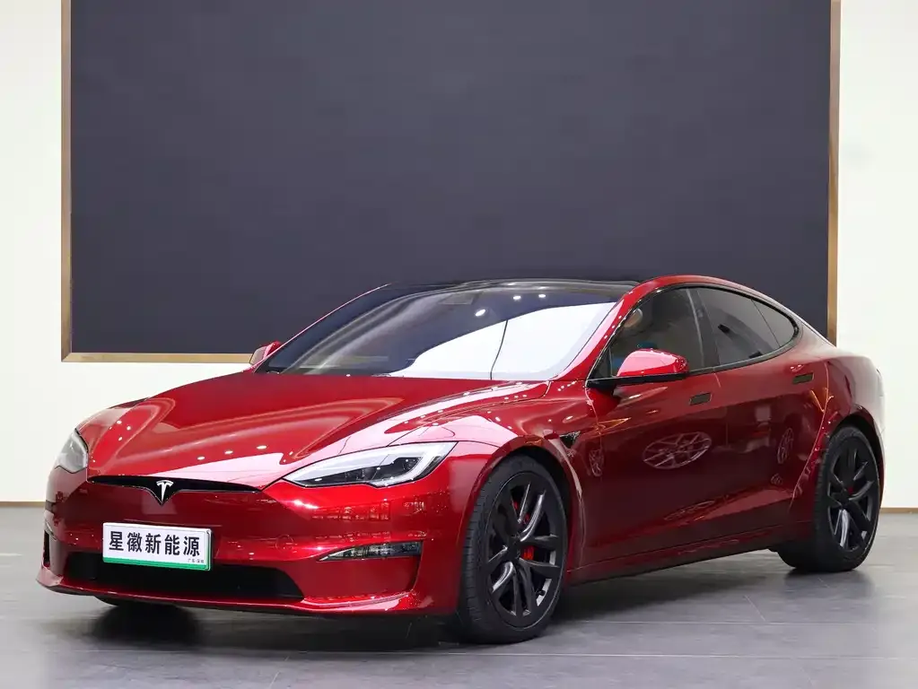 Tesla Model S — фото 1