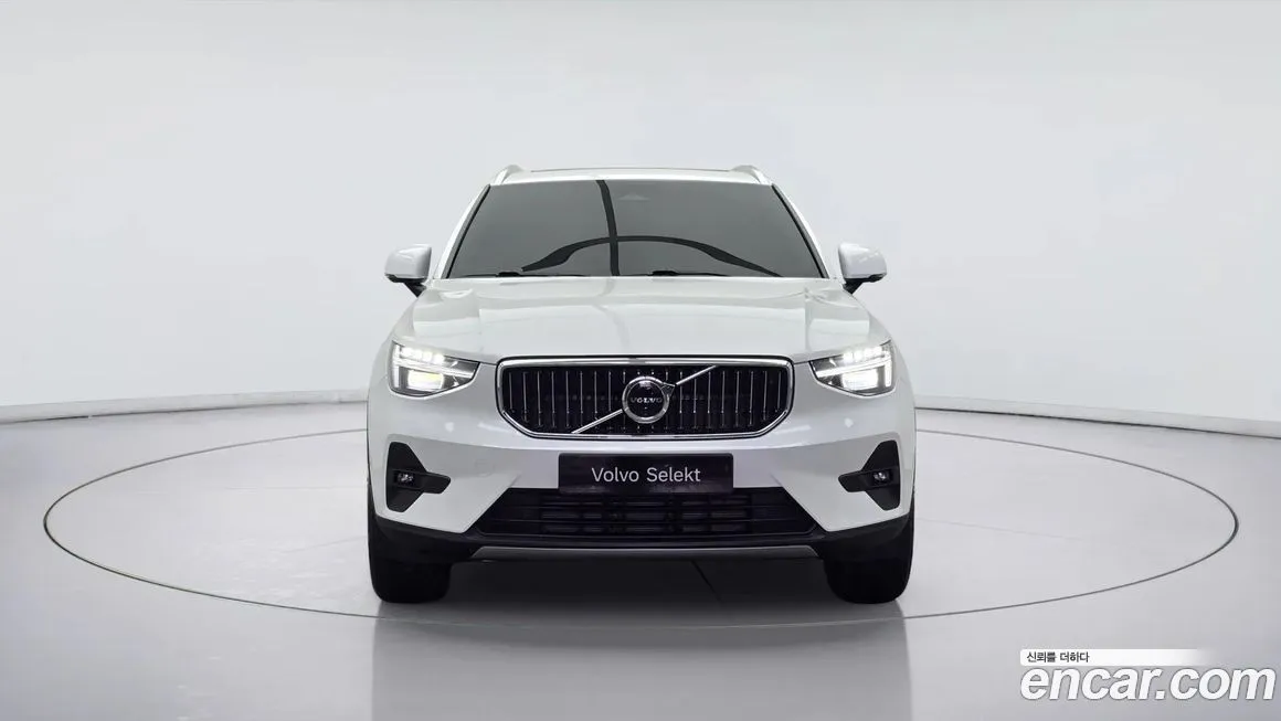 Volvo XC40 — фото 1