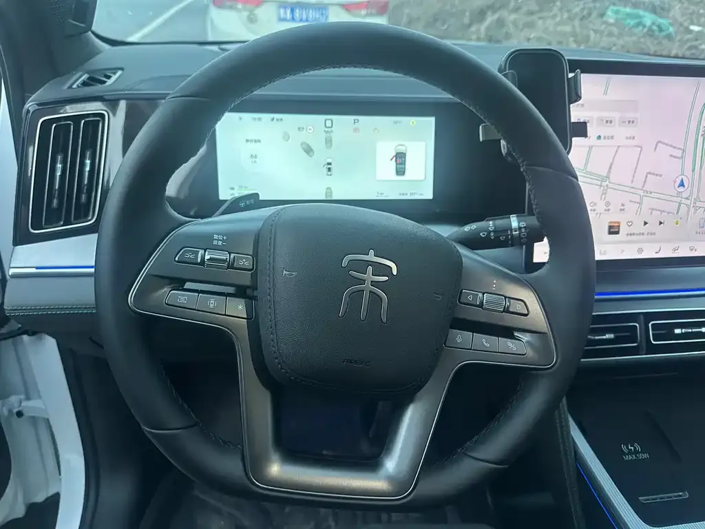 BYD L DM-i — фото 3