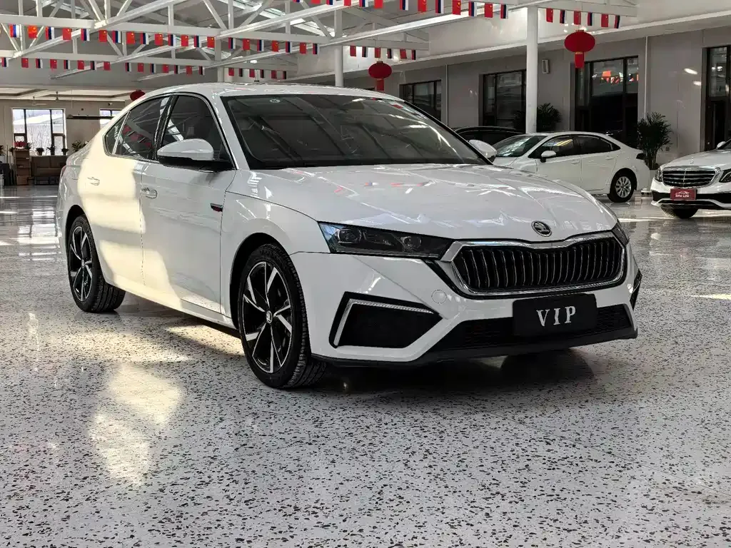 Skoda Octavia — фото 2