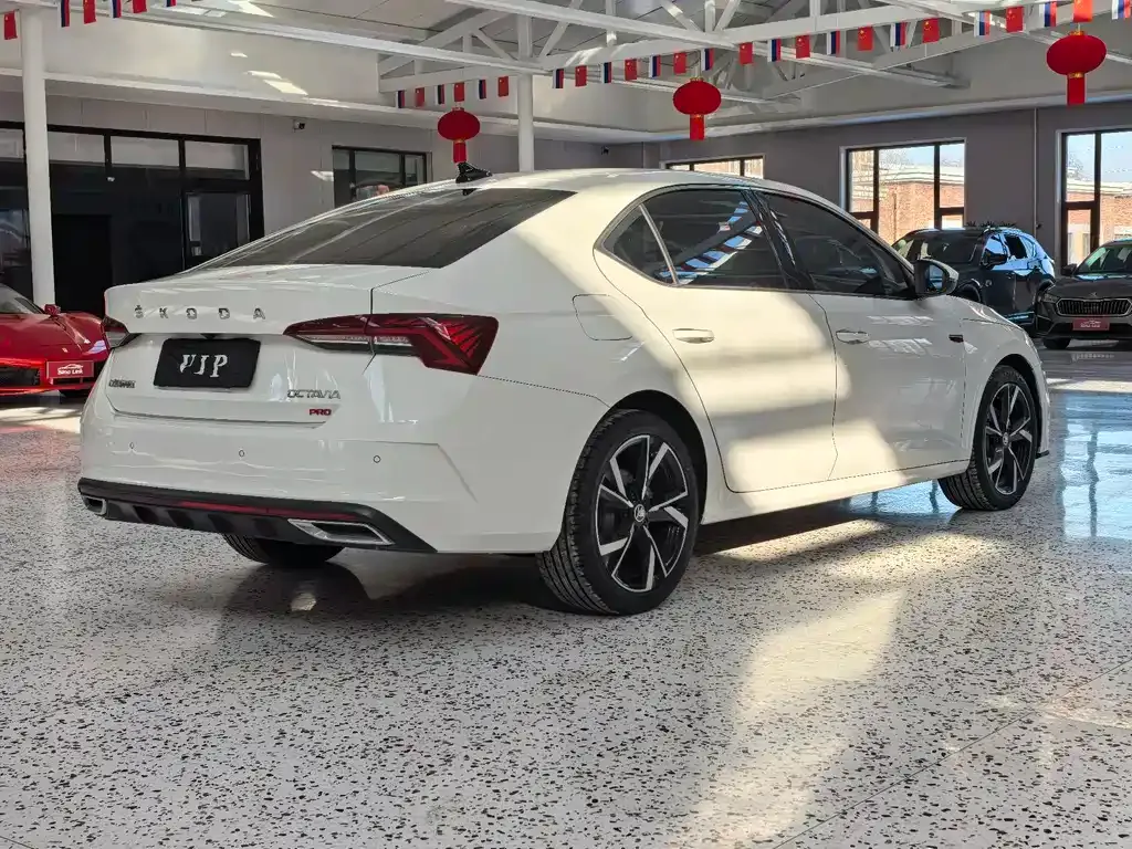 Skoda Octavia — фото 8