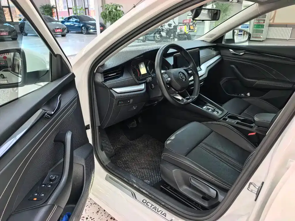 Skoda Octavia — фото 6