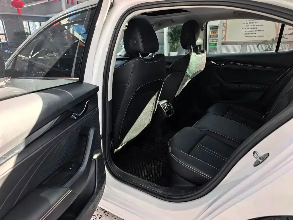 Skoda Octavia — фото 3