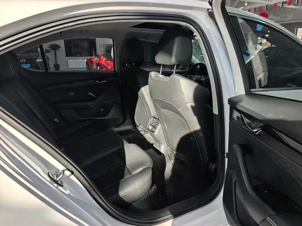 Skoda Octavia — фото 4