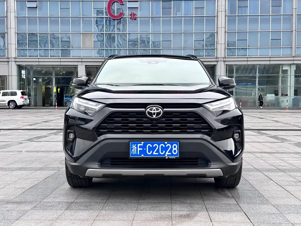 Toyota RAV4 — фото 8