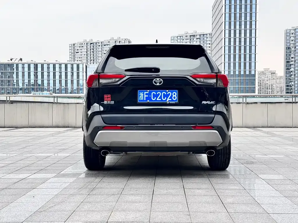 Toyota RAV4 — фото 2
