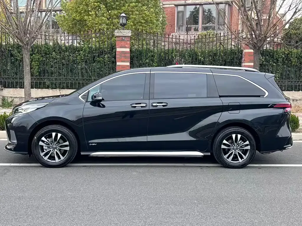 Toyota Granvia — фото 6