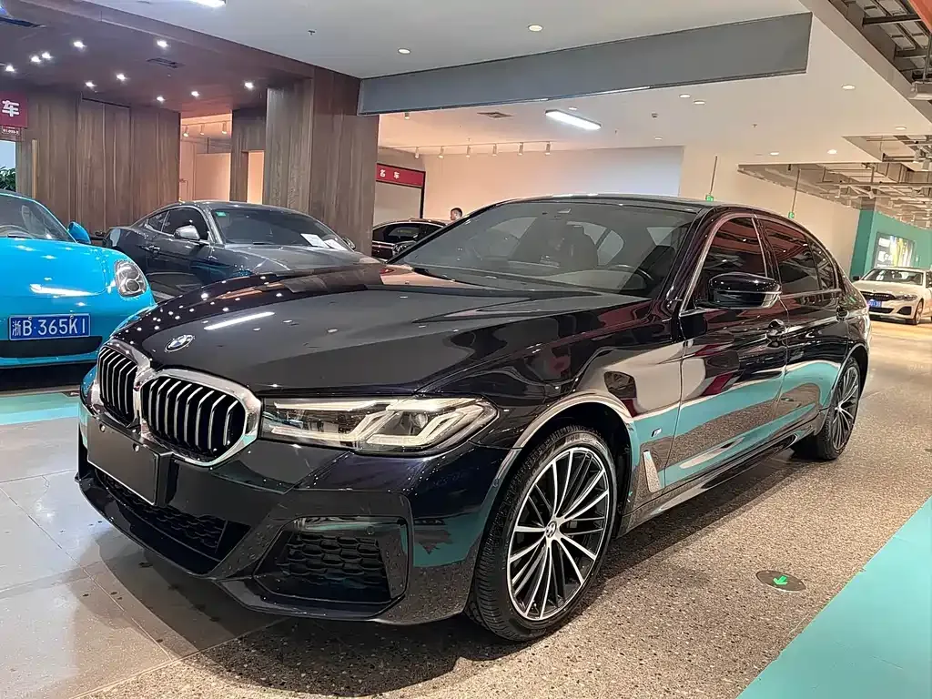 BMW 5 Series — фото 1