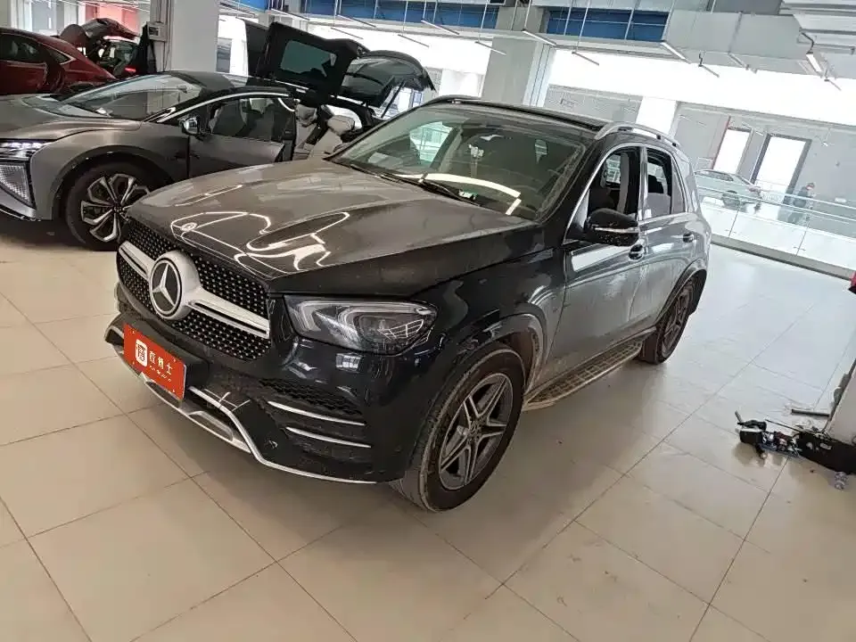 Mercedes-Benz GLE — фото 1