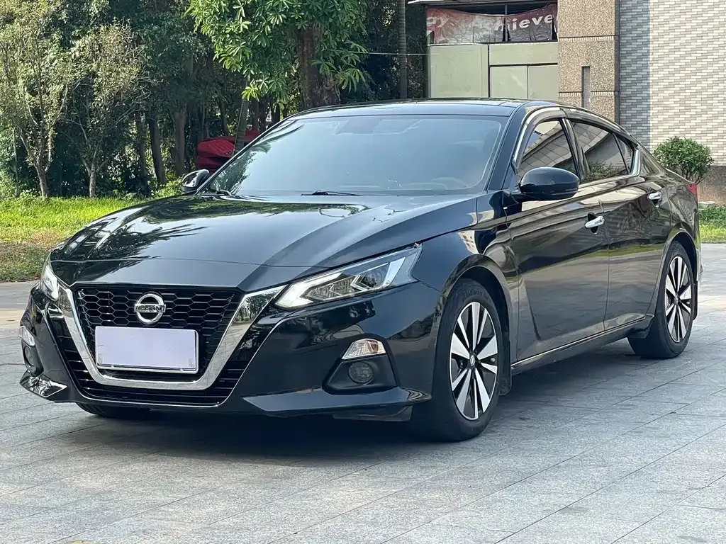 Nissan Teana — фото 1