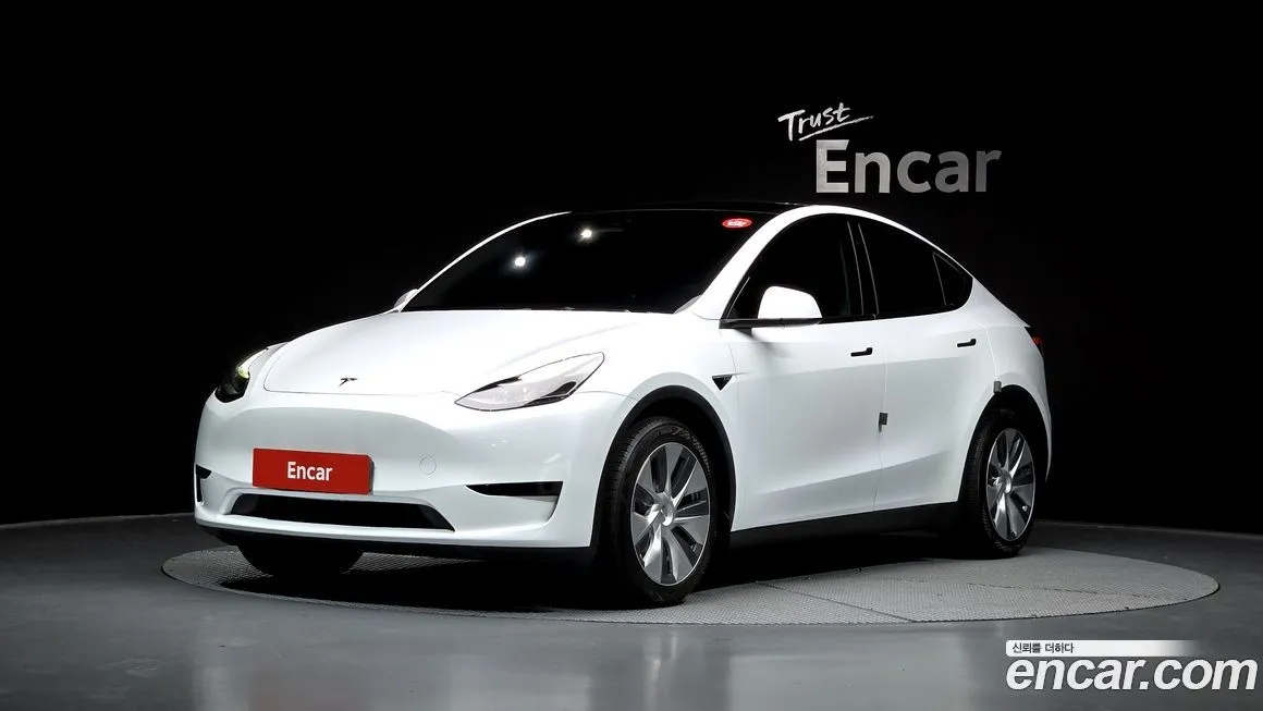 Tesla Model Y — фото 1