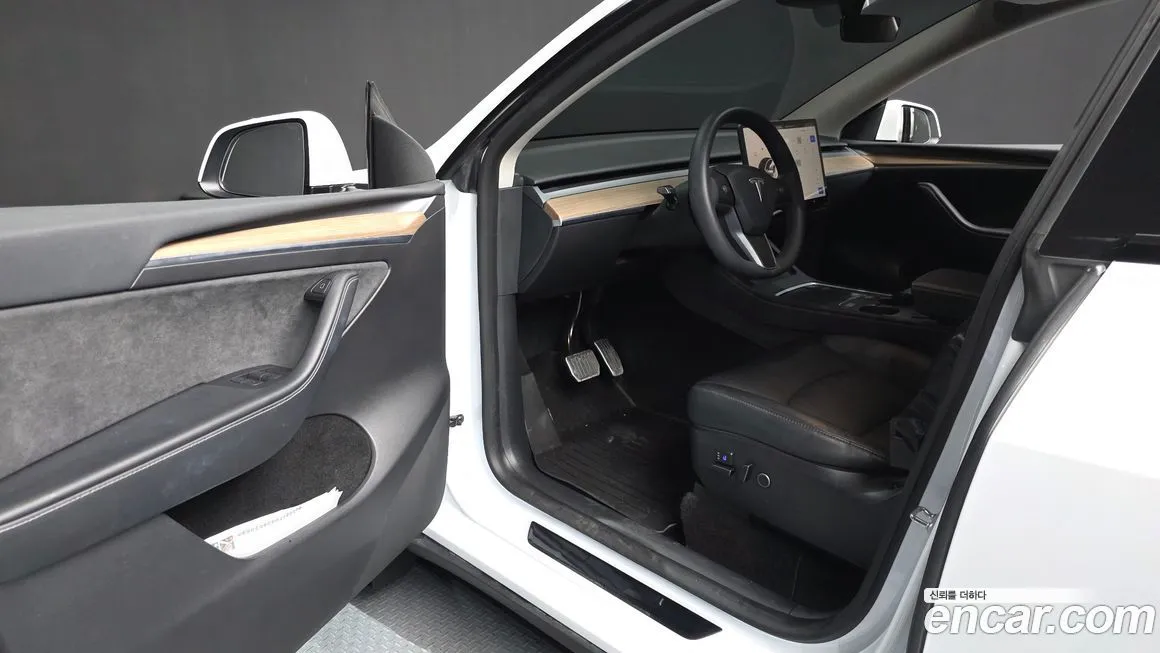 Tesla Model Y — фото 2