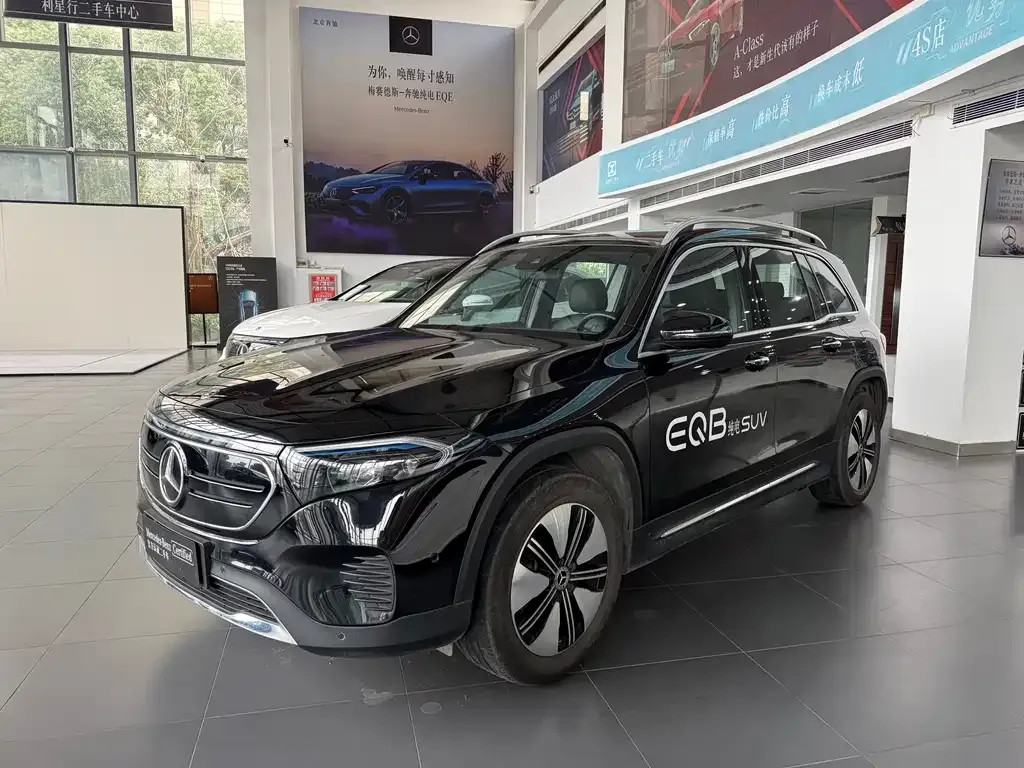 Mercedes-Benz EQB — фото 1
